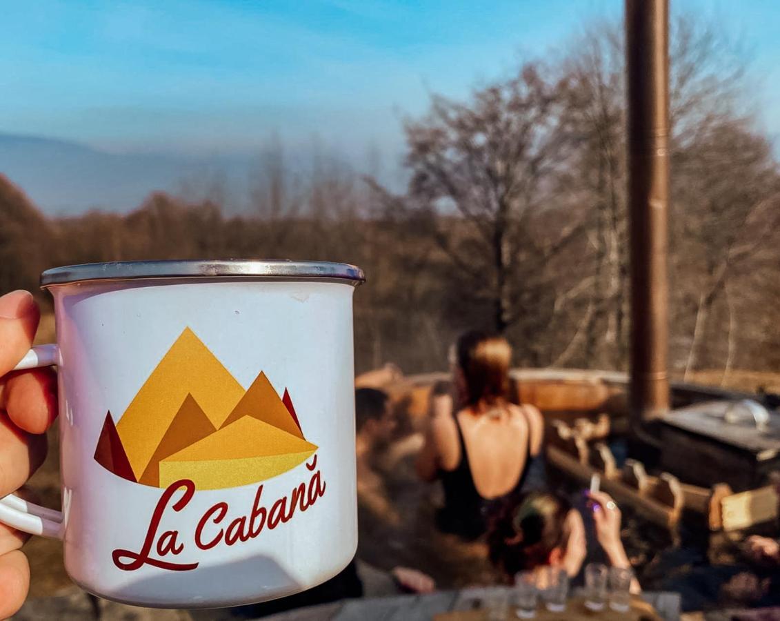 La Cabana, Corbeni Bilik gambar
